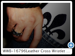 Leather Cross Wristlet 12,800 円